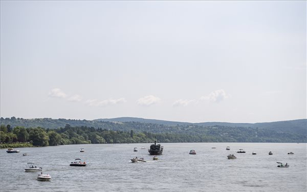 Hajós felvonulást tartottak a Dunakanyarban
