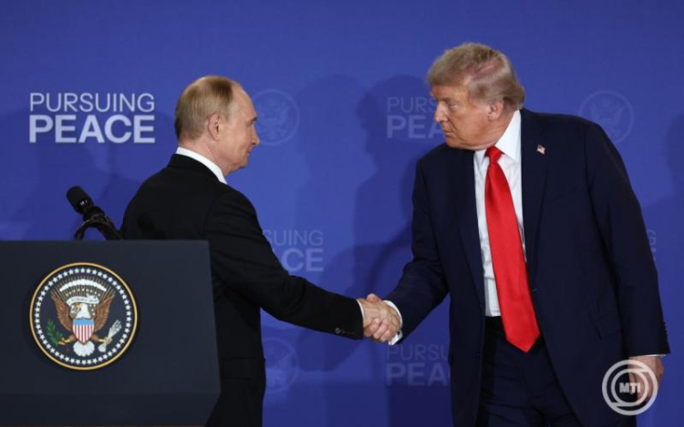 Donald Trump szerint két héten belül lehet találkozója Vlagyimir Putyinnal Budapesten