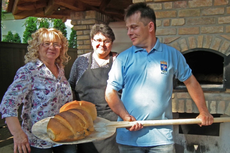 Új kenyér a kemencéből