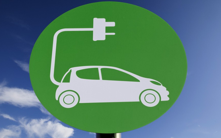 Meghosszabbítja az Energiaügyi Minisztérium az elektromos autókra kiírt pályázatát