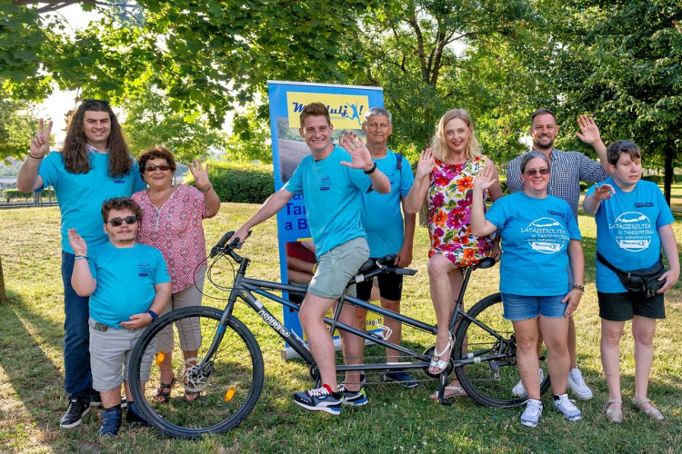 EGYENLŐ ESÉLYEKKEL TANDEMKERÉKPÁROKON, A ZÖLD NYUGALOM MAGYAR TENGERÉN.