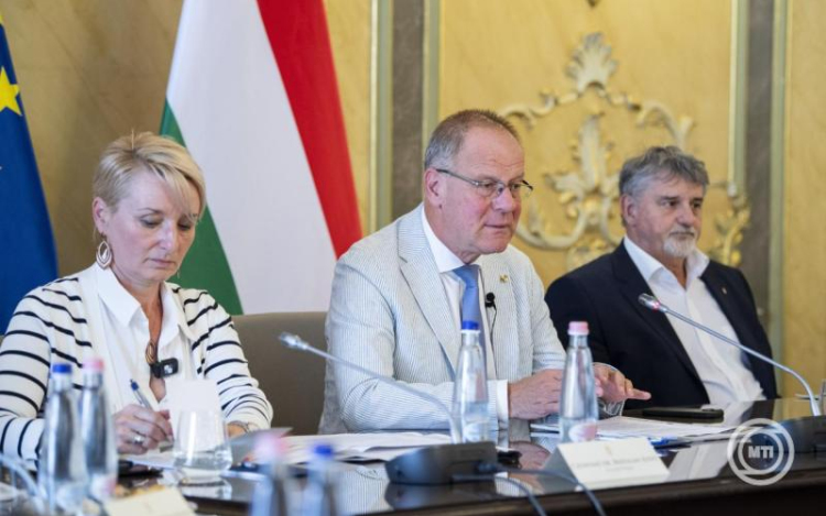 Navracsics Tibor szerint a fejlesztéspolitika és az önkormányzatok együttműködése nem pártalapú