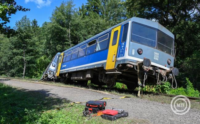 Lázár János részletes, szigorú és őszinte vizsgálatot kért a magyarkúti vonatbaleset ügyében