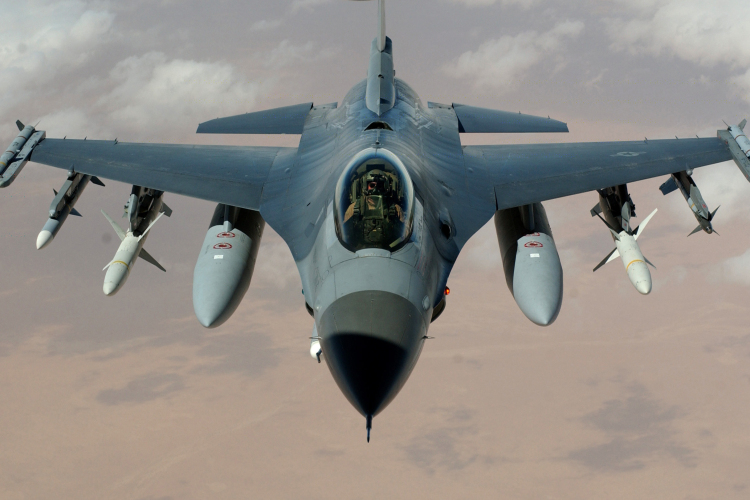 Megérkeztek Romániába a Norvégiától vásárolt első F-16-os harci repülők